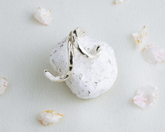 Curved Whisper | Ear Cuff