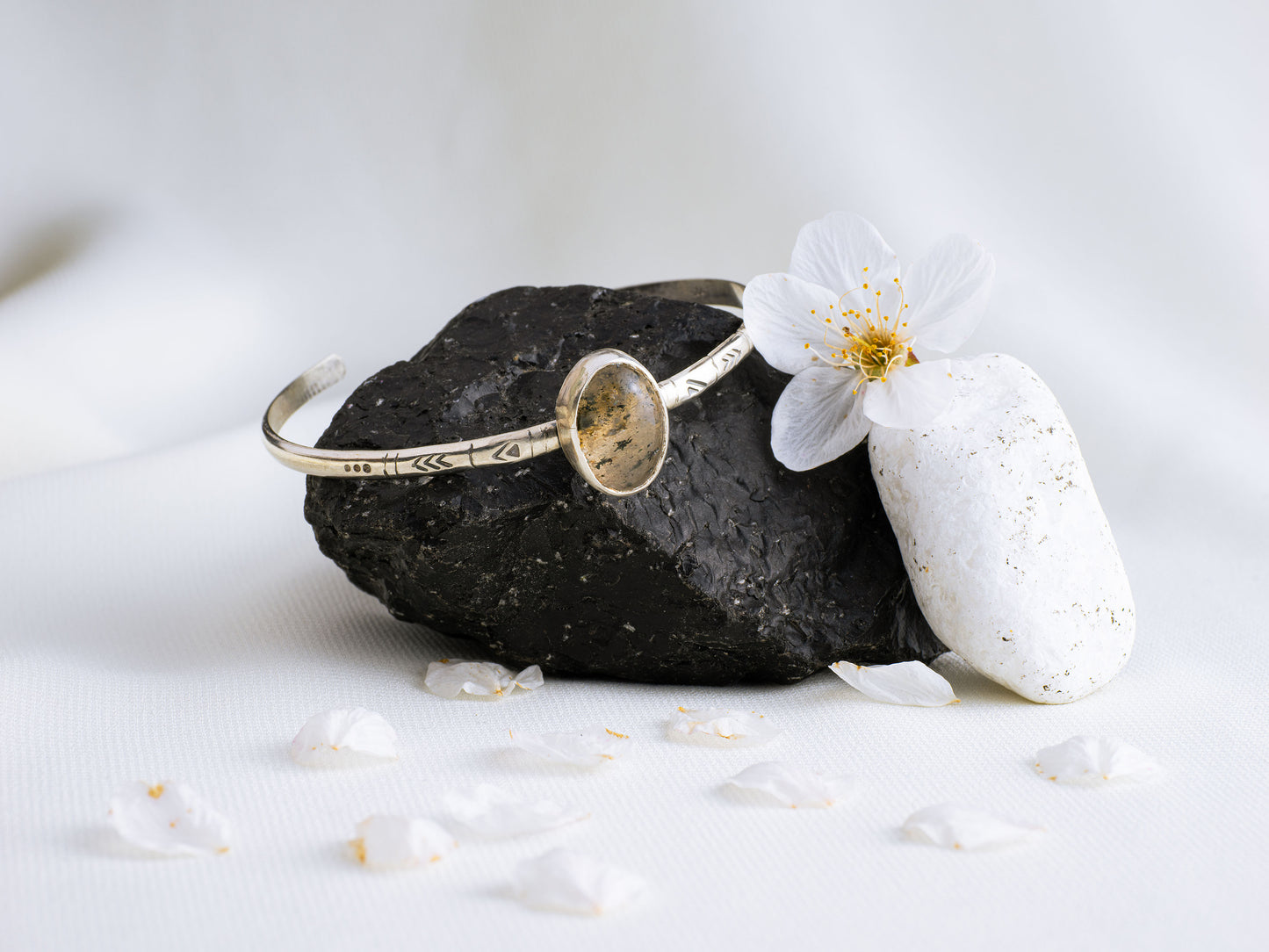 Stonebound | Cuff Bracelet with Stone