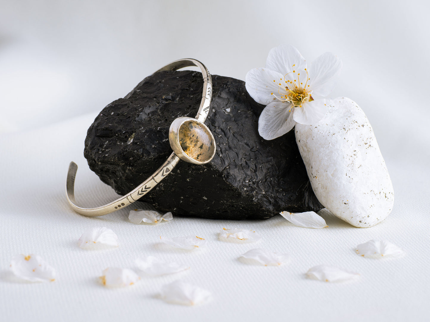 Stonebound | Cuff Bracelet with Stone