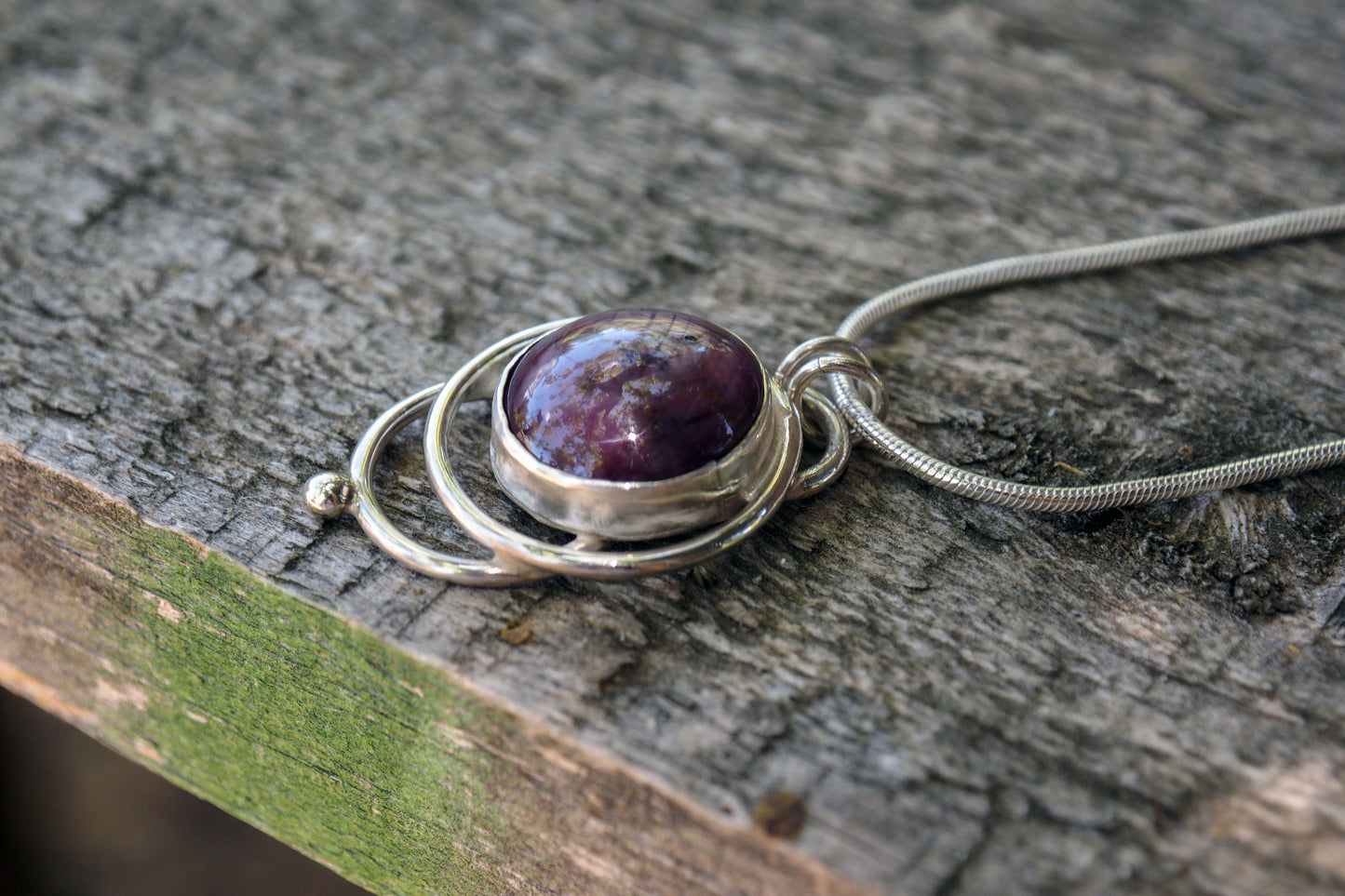 Crimson Orbit | Pendant with Star Ruby