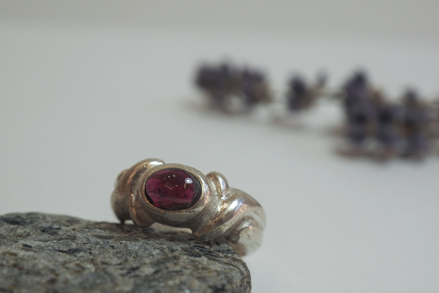 Alaida | Ring with Gemstone