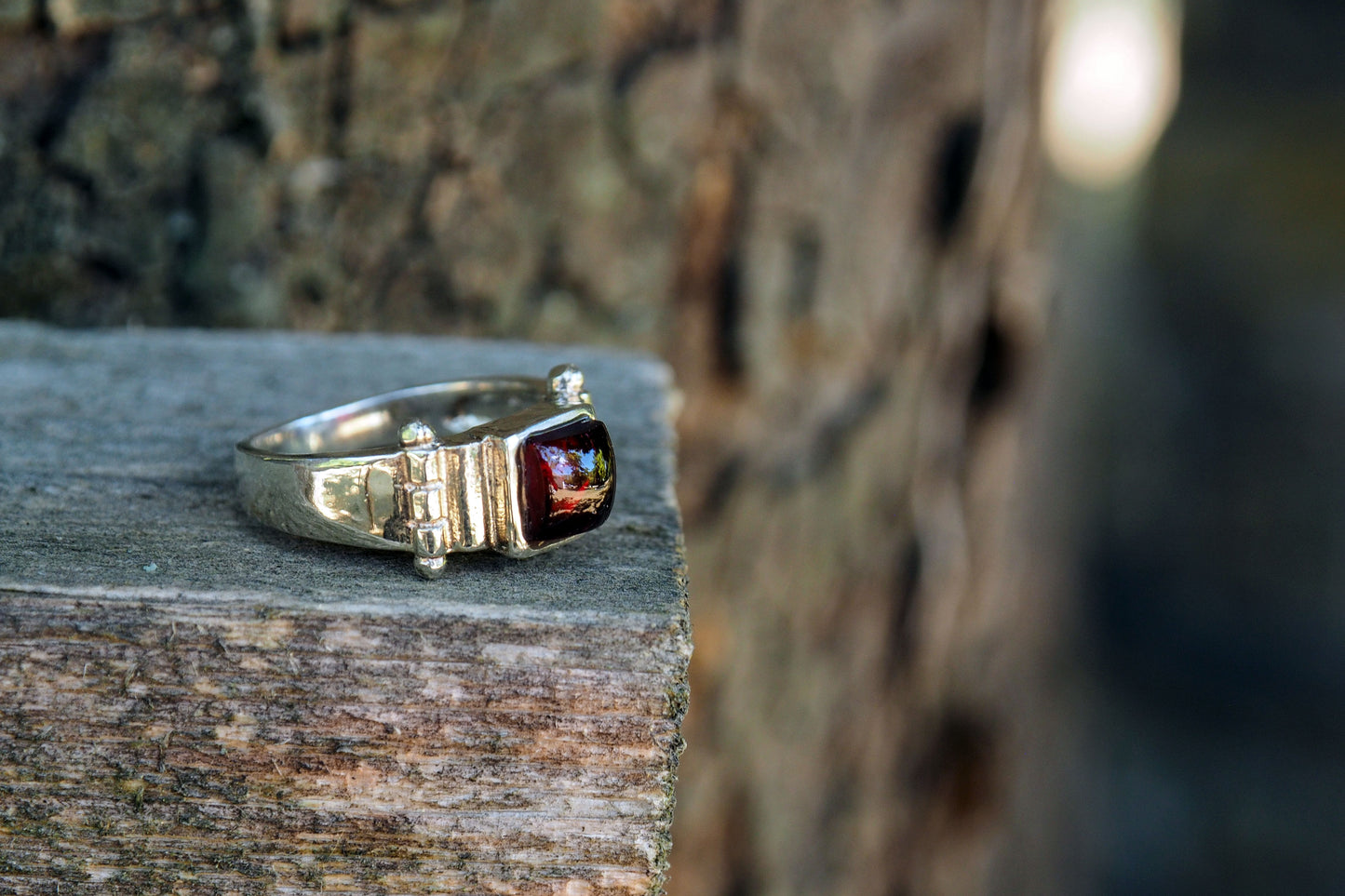 Elyndra | Ring with Garnet