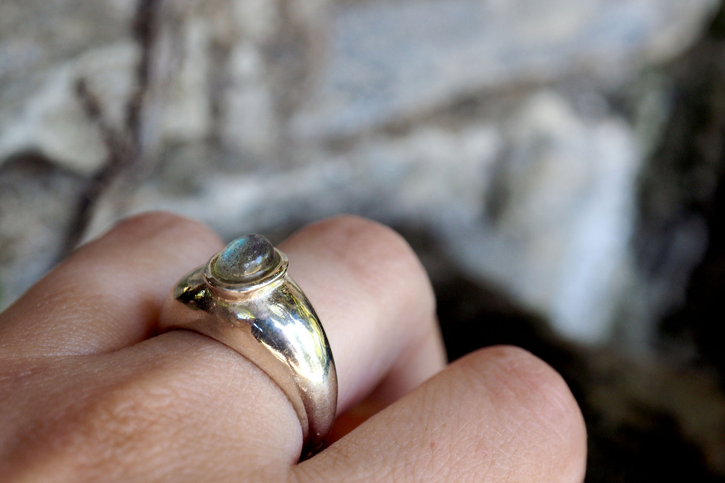 Lunelle | Ring with Labradorite