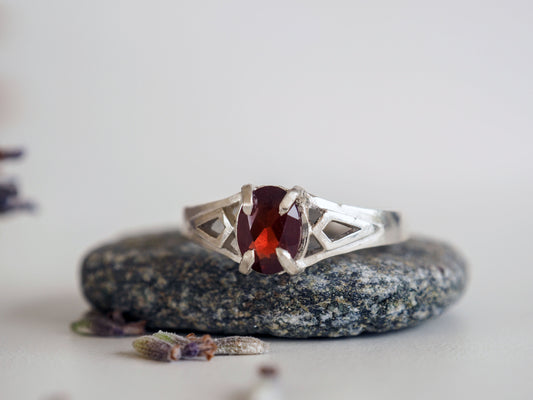 Onora | Garnet Ring