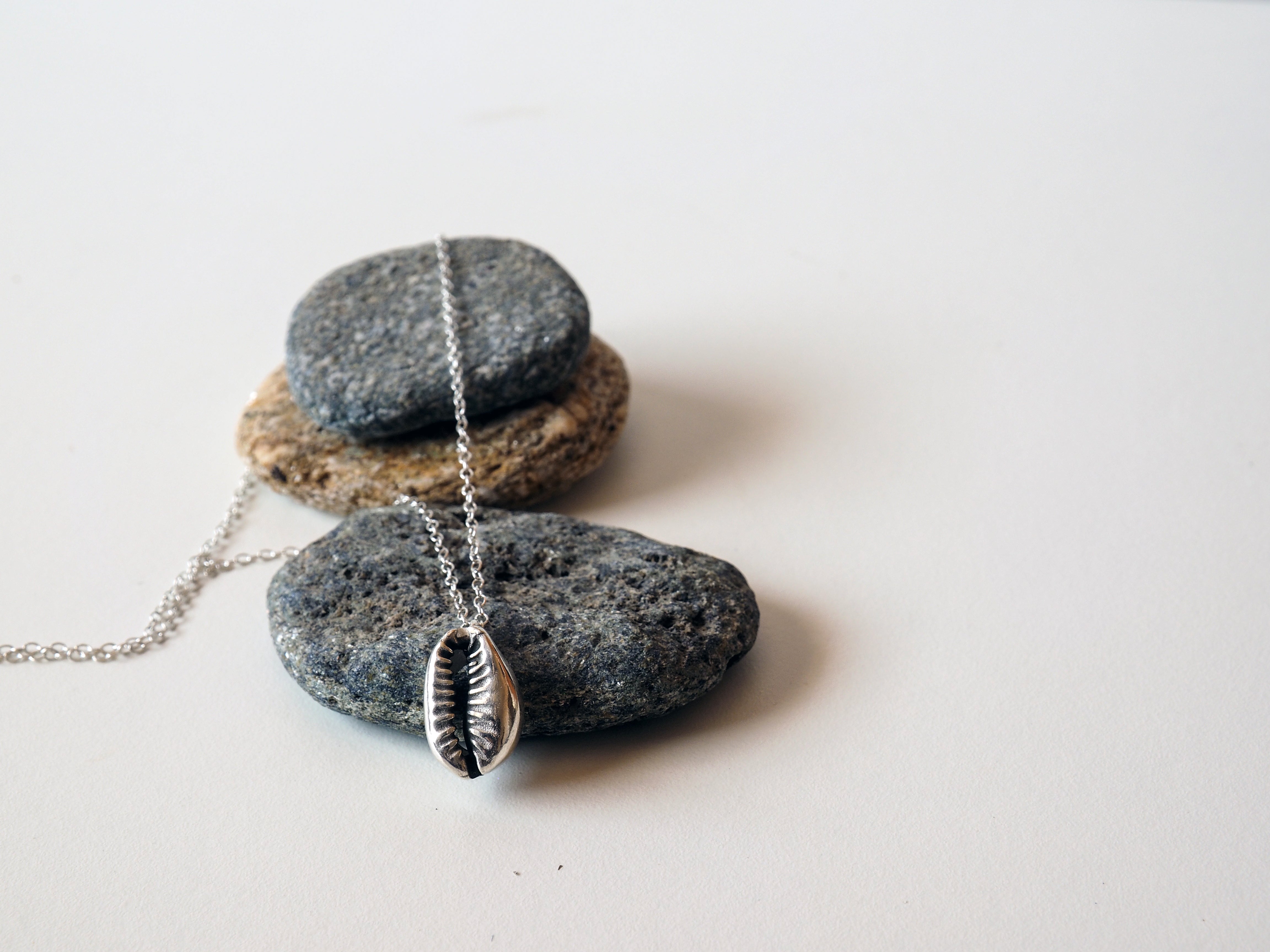 Cowrie Shell | Μενταγιόν