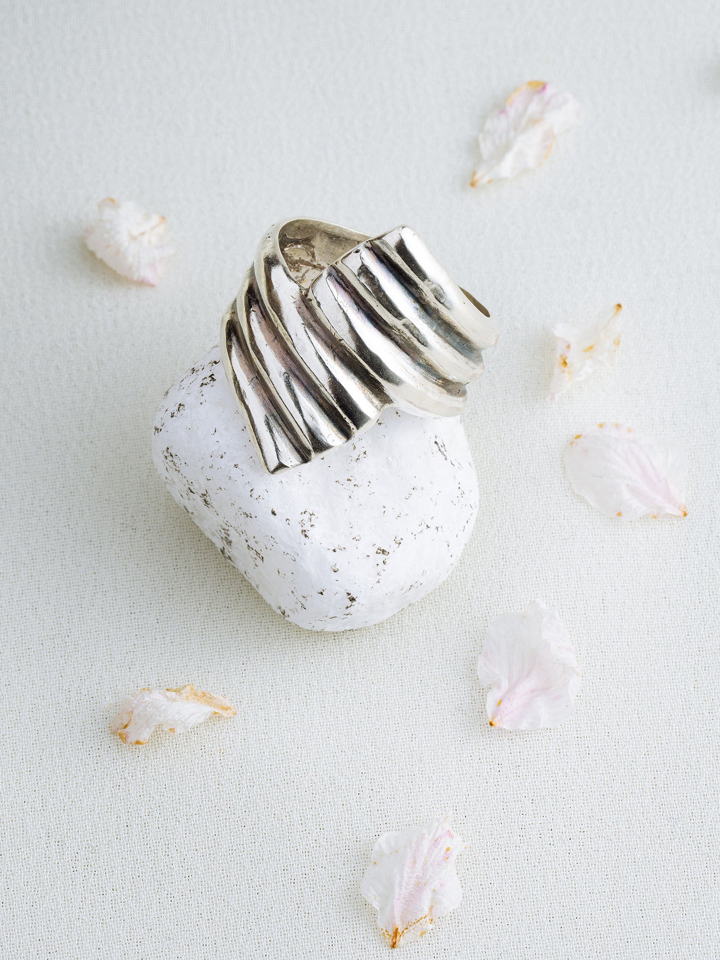 Stripped Silence | Ring