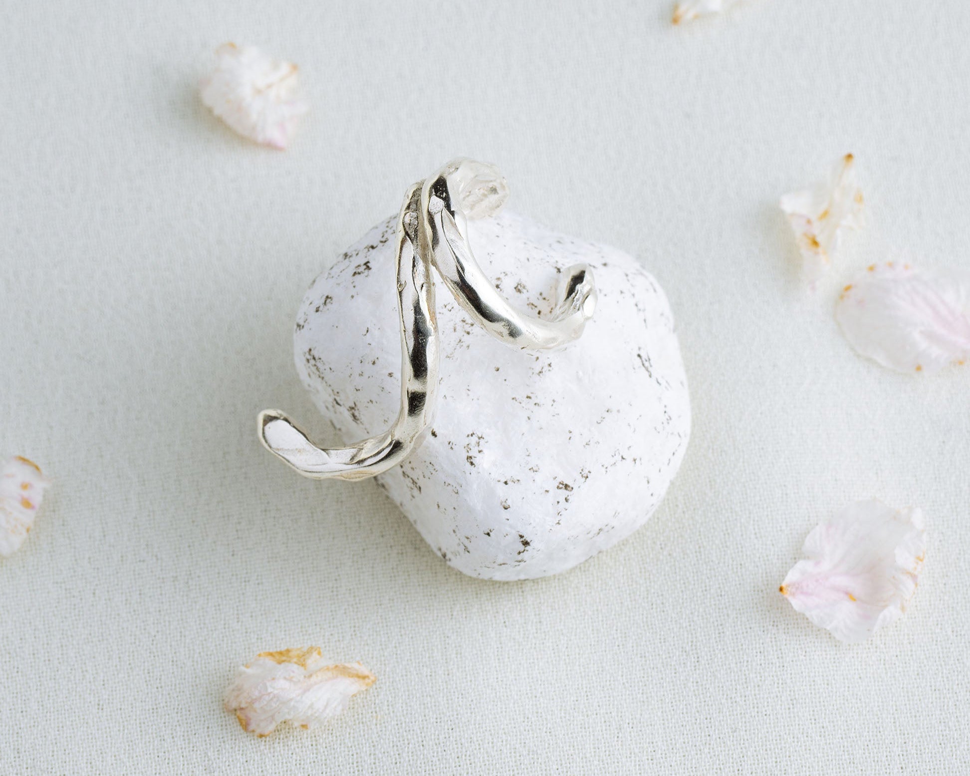 Curved Whisper | Ear Cuff