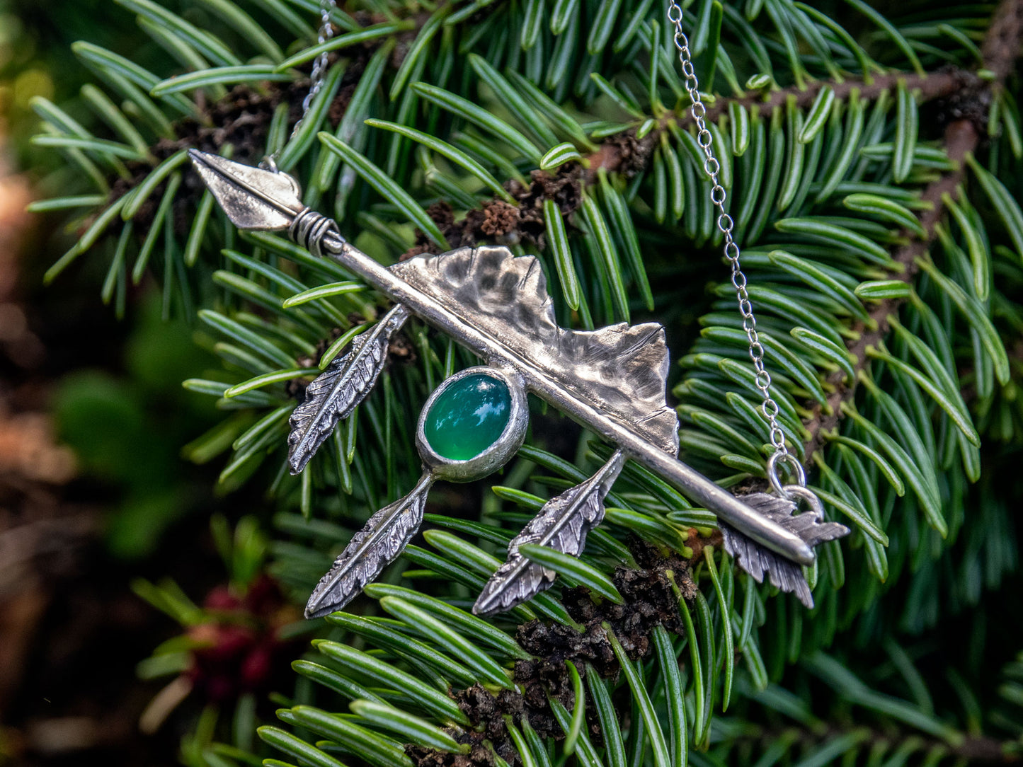 Silver native arrow necklace with Green Onyx