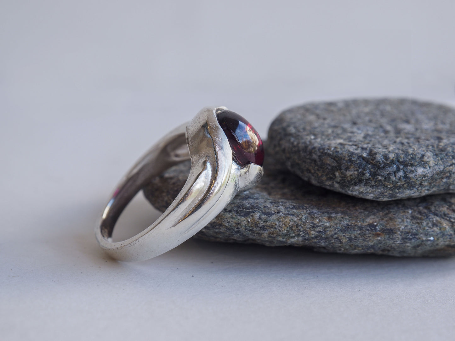 Briella | Ring with Garnet