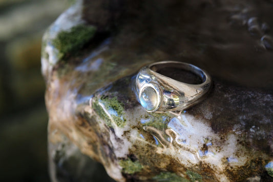 Lunelle | Ring with Labradorite